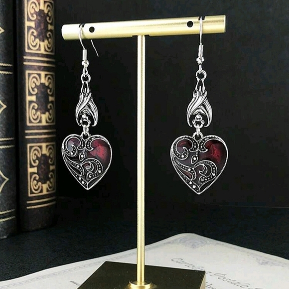 JDD Fashion Jewelry - Elegant Heart-Shaped Earrings - Red and Silver
